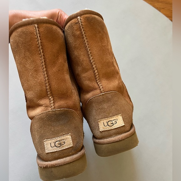 UGG Boots Classic Short II in Camel - Picture 4 of 6